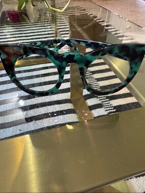 Cateye frames, tourist green & black